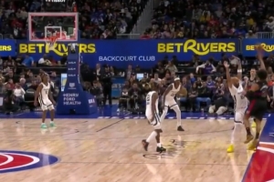 差之毫厘!坎宁安包夹下单臂随手一扔压哨三分命中 但回放先超时