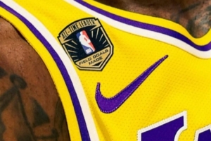 詹姆斯转发！保罗·里维拉晒老詹球衣特制补丁：祝贺你大兄弟