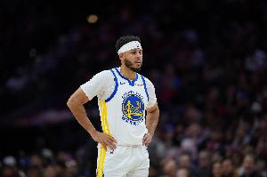 勇士官方:赛斯·库里因左腿内收肌酸痛提前退赛 本场不会回归