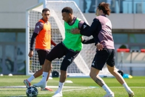 皇马官方报球队训练:卡雷拉斯进行部分合练,姆巴佩也参与其中