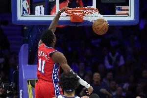 我也是华子!76人前锋贾斯汀·爱德华兹13中9砍19分3抢断2盖帽