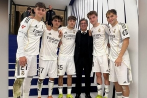 巴尔韦德晒皇马青训照片:感谢青训营的孩子们,他们一直倾尽全力