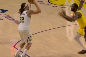 辕门射戟!阿隆·戈登底角拿球 面对艾顿颜射三分打停湖人