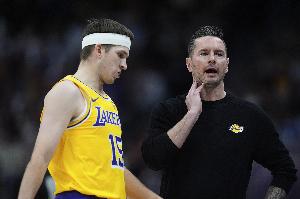 雷迪克:战术安排就是让小里罚丢弹向单侧 他执行得很好