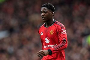 梅努21岁前代表曼联52次英超首发,同期英格兰球员中仅次鲁尼64场