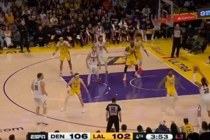 重炮手!阿隆·戈登底角不沉球三分再中 帮助掘金扩大领先