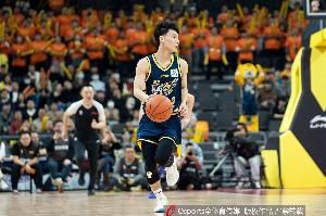 手感去哪了?徐杰半场三分球4中0未得分 仅拿1板1断&正负值-13