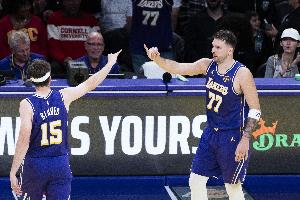 东契奇&里夫斯单赛季均砍50+队史第二组!另一组是logo贝勒拉鲁索