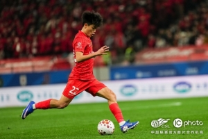 海港队4-1战胜青岛西海岸队,感谢现场球迷们不遗余力呐喊助威