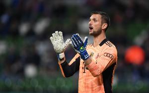 三个门将全伤了!拜仁官方:门将乌尔赖希右内收肌出现肌束撕裂