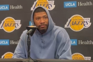 斯玛特:这是季后赛级别的对决 提前经历这种考验对我们很有帮助