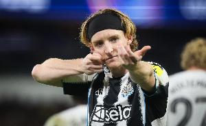 戈登:周中欧冠是主帅决定不让我首发,希勒和鲁尼完全是胡说八道