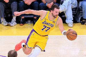 大包大揽!东契奇半场14中5砍下16分6板8助 三分8中3