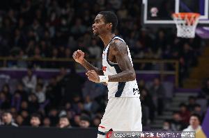 真尽力了！萨姆纳24中15空砍全场最高37分 得分超全队一半