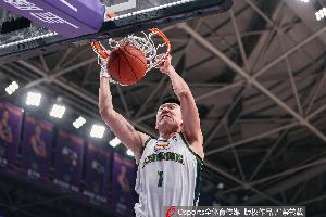 终结效率很高!付豪半场8中5拿到15分 罚球6中5&队内唯一得分上双