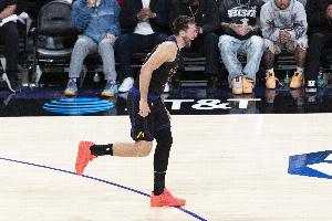 媒体人:东契奇在季后赛可以依赖 在重大场次从来不怯场