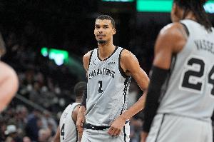 文班:组织能力是我又一个武器 靠牵制力和站位为队友创造空位