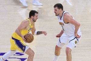 30+三双谁最多？第一遥不可及 东欧双胖来势汹汹 威詹登字乔在列