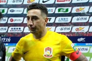 戴维森：我们上半场踢得很好，下半场注意力不集中+失误被进球