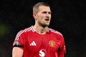 煎熬!英媒:德里赫特背伤反复已经伤缺3个多月,几次复出都失败