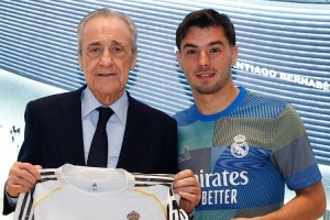 迪亚斯为皇马出战150场比赛,弗洛伦蒂诺向他颁发纪念球衣