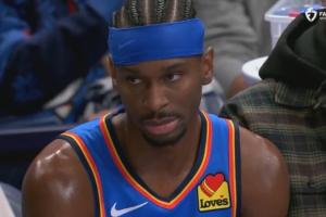 可怕!全场起立庆祝历史性瞬间 唯独亚历山大全程面无表情