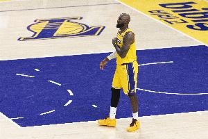 高效全能！詹姆斯半场6中5拿到13分2板2助2断 正负值+11