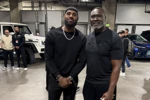 让詹姆斯看起来很小只阿杜·蒂耶罗父亲晒照:我和GOAT