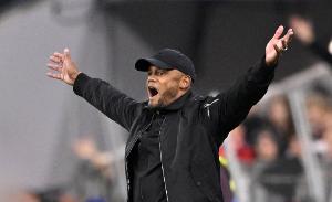 孔帕尼:无法理解迪亚斯的红牌 凯恩那个是明显的进球