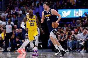 詹姆斯:我们尝试用多人防守约基奇 他能传出对角球也能自投自抢