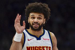 醒醒对手是湖人!贾马尔·穆雷半场表现不佳 8中1仅4分4助