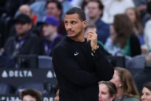 马祖拉: 你不会想成为进攻篮板太好的队伍 那意味着你一直在投丢