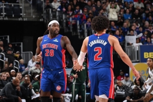 斯图尔特:新秀时的坎宁安说话就像老将 他每年都在进步