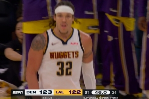 延续火力!阿隆·戈登持球单打 正面三分再度穿针