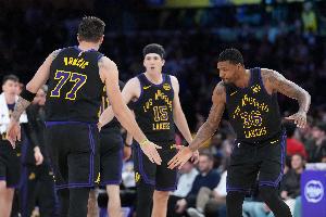 独一档!湖人本赛季关键时刻战绩18胜6负 胜率高达75%领跑全联盟