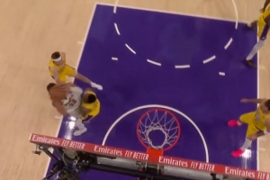 被撞得不轻!斯玛特造戈登进攻犯规&个人本赛季第19次 联盟第二