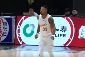 超级得分手!皮特森半场15分钟 9中5&罚球7中7砍下20分4板3助