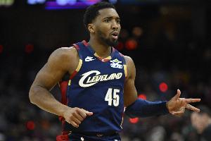 持续稳定输出!米切尔半场10中5&三分5中2拿到12分4助攻