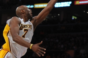 奥多姆:我一直自视为控卫 我可能是史上控球技术最好的大个子