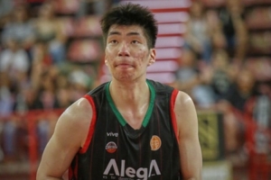 西乙常规赛-余嘉豪5投1中&罚球7中6 得到8分8板1助1断