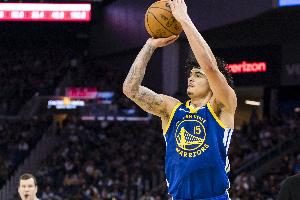 低配版巴特勒?桑托斯12中7砍下20分7板7助2断 也出现5失误