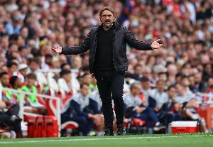 上半场罚下一人+全场让对手0射正 利兹联是03-04赛季以来英超首队