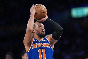 唯一火力点苦苦支撑！布伦森半场12中5&6罚全中砍17分3助2断