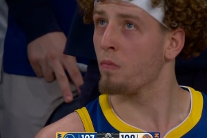 上个回合咋不这么干?勇士落后3分 波杰姆斯基突破来个快速两分