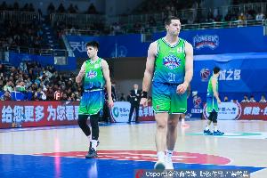 一点状态没得呀！大卫·詹姆斯半场4中0一分未得 正负值-12