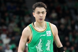 沈阳日报:辽篮掀翻广东男篮强势复苏 是全队奋勇拼搏的体现