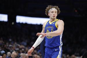 库里:波杰姆斯基非常独特且很全能 总能在关键时为球队带来胜利