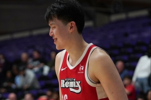 13分7板!杨瀚森工作室:赛程密集路途波折 每一场都是硬仗与考验