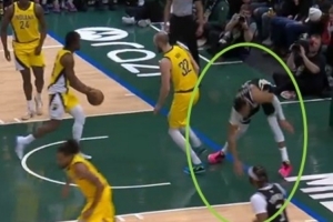 张佳玮:字母哥越来越像另一个34号 上了年纪就开始零碎地受伤