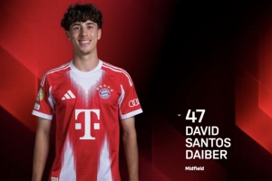 记者:19岁中场戴伯尔接近与拜仁续约,球员今夏可能被外租